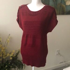 Maroon short sleeve sweater